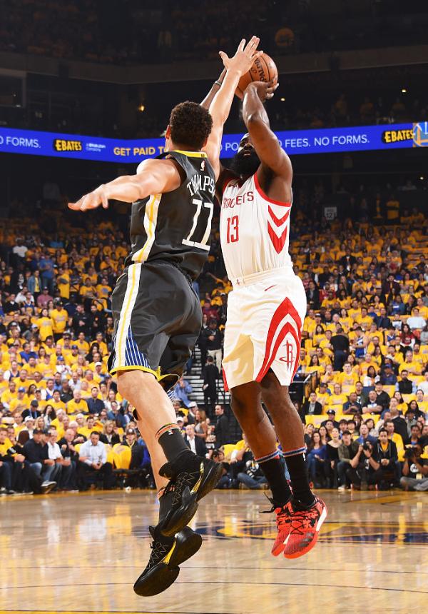 火箭逆转勇士总比分2比2！哈登保罗联手砍下57分