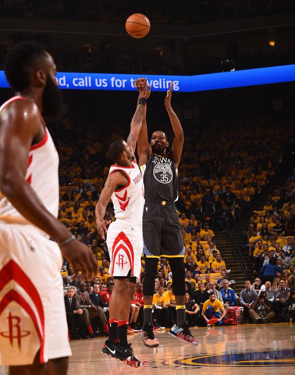 火箭逆转勇士总比分2比2！哈登保罗联手砍下57分