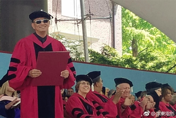 王家卫导演获哈佛大学文学荣誉博士学位