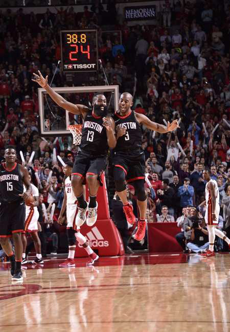 NBA的赛季大结局，都系在保罗的右大腿上了