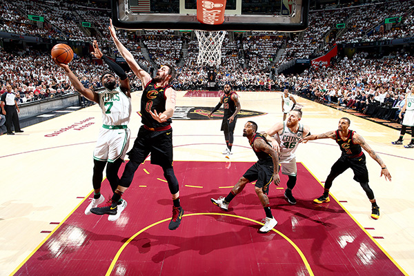 铁打的詹姆斯！46分钟46分，他把东决拖入抢七大战