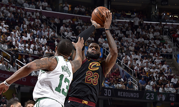 铁打的詹姆斯！46分钟46分，他把东决拖入抢七大战