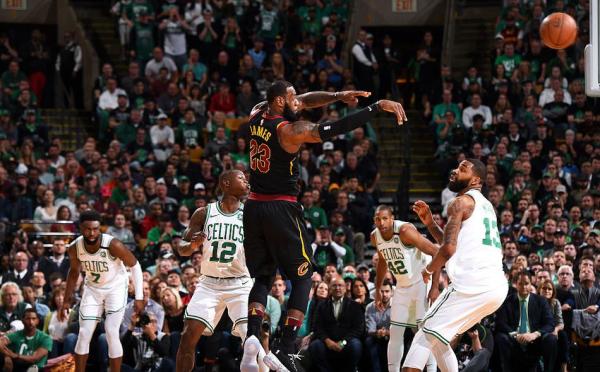 打满48分钟！詹姆斯连续8年闯入总决赛，东部还是你的天下