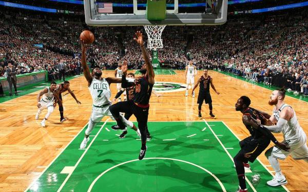 打满48分钟！詹姆斯连续8年闯入总决赛，东部还是你的天下