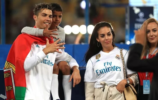 C罗缘尽皇马？当劳尔大罗被扫地出门，他看得到结局