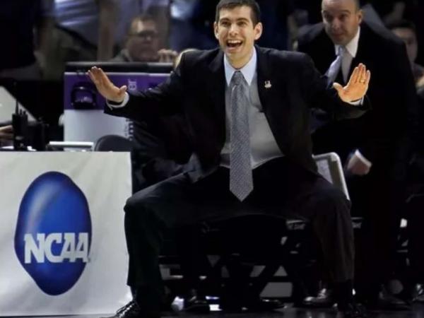 “鬼才教练”史蒂文斯：41岁，他就成了波波维奇