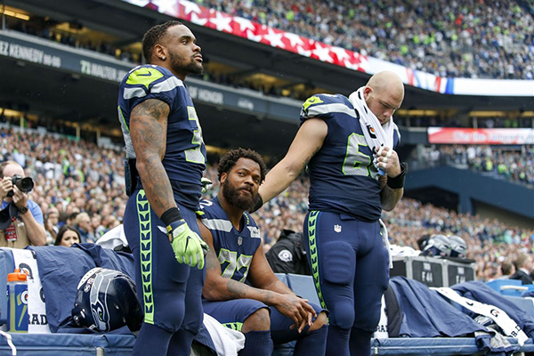 严禁“奏国歌期间单膝跪地”，特朗普和NFL的战争还没完