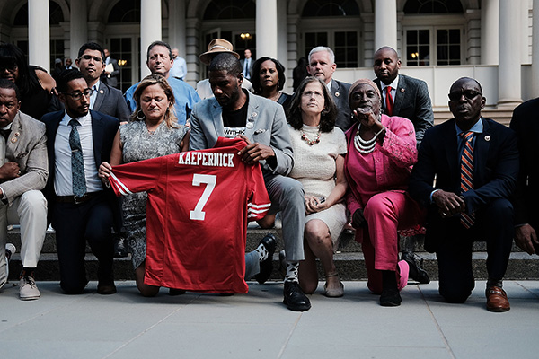 严禁“奏国歌期间单膝跪地”，特朗普和NFL的战争还没完