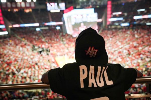 火箭27个三分无奈打铁，这一刻我们只想念“圣保罗”