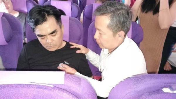 暖闻｜上海援疆医生飞机上救人，遇低血糖如何自救？