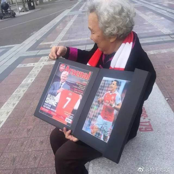 对话“枪迷”刘奶奶：80岁了，我把一腔热血献给阿森纳