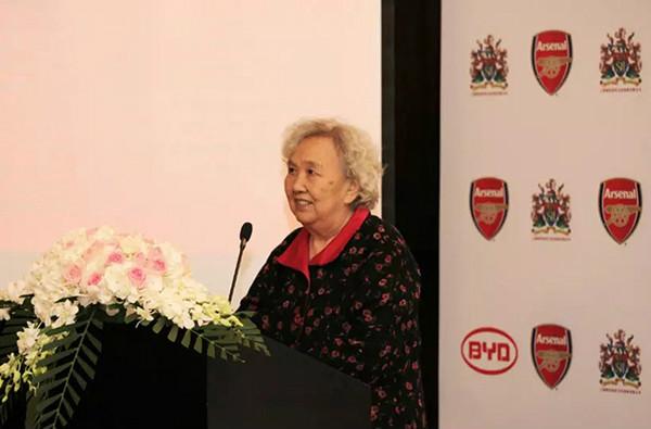 对话“枪迷”刘奶奶：80岁了，我把一腔热血献给阿森纳