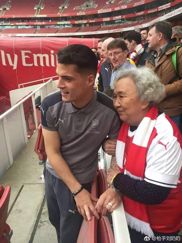 对话“枪迷”刘奶奶：80岁了，我把一腔热血献给阿森纳