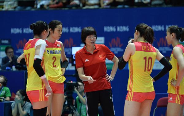 排坛女帅斗智，郎平给日本队主帅“上了一课”