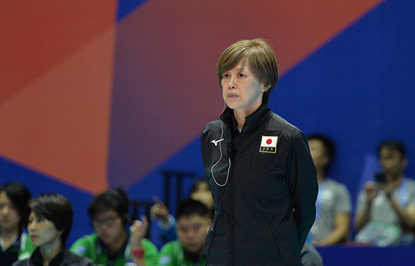 排坛女帅斗智，郎平给日本队主帅“上了一课”