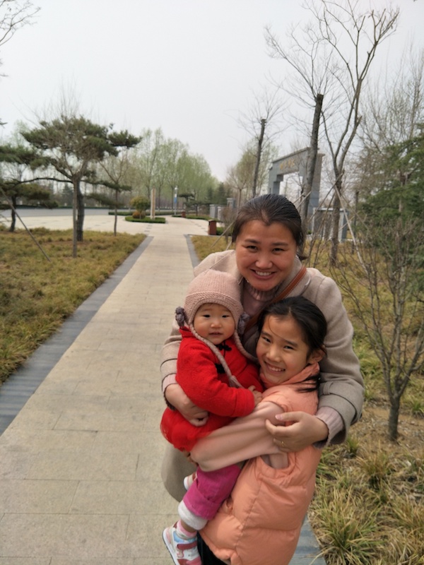 澎湃儿童节征稿| 希望凝、歆两宝宝，牵手走过美好的每一天