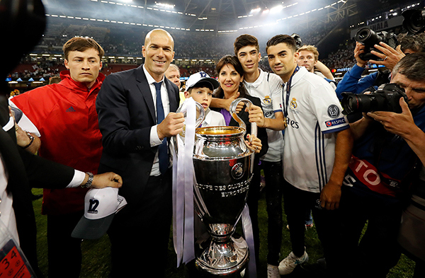 齐达内的人生“玄学”：在皇马，他只是个高级打工仔