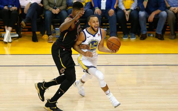 詹姆斯51分！骑士总决赛加时不敌勇士，皇帝只是败给了JR