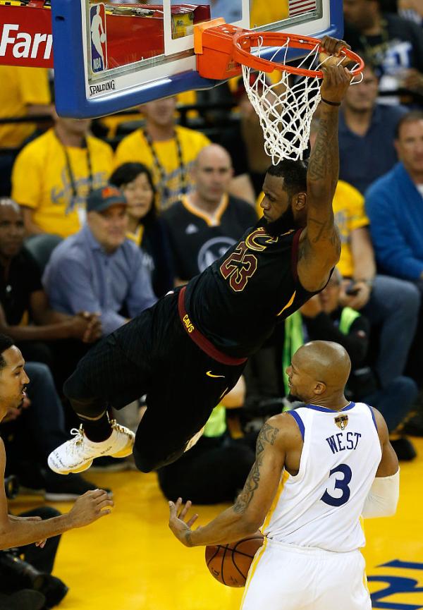 詹姆斯51分！骑士总决赛加时不敌勇士，皇帝只是败给了JR