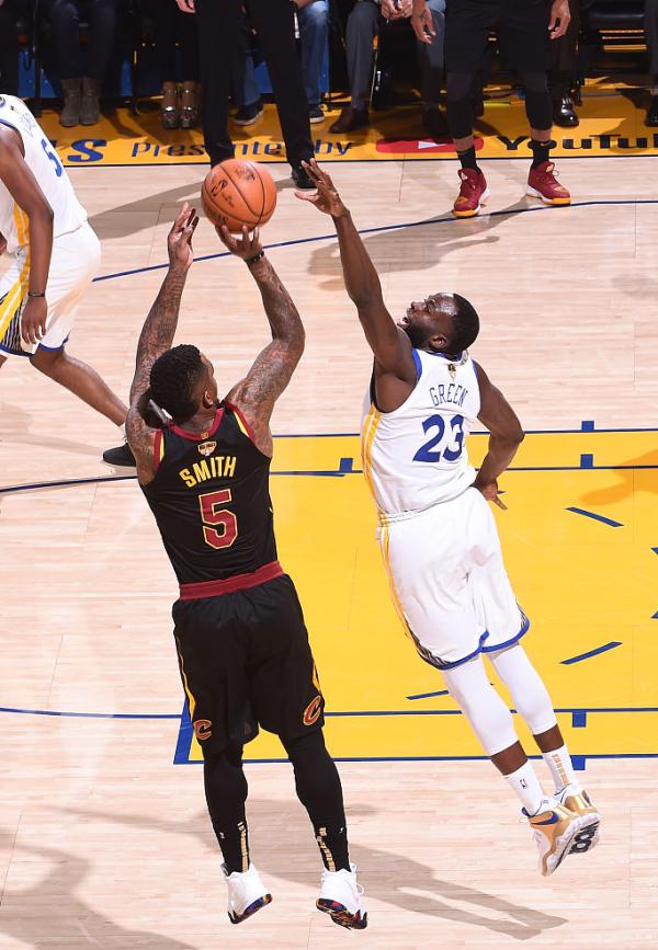 詹姆斯51分！骑士总决赛加时不敌勇士，皇帝只是败给了JR