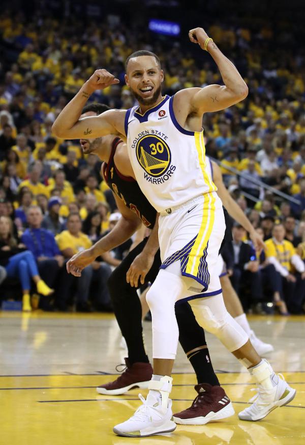 詹姆斯51分！骑士总决赛加时不敌勇士，皇帝只是败给了JR