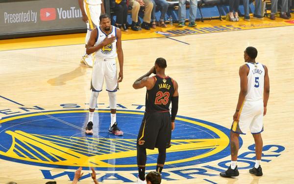 詹姆斯51分！骑士总决赛加时不敌勇士，皇帝只是败给了JR