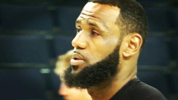 勇士2比0骑士！库里33分手感逆天，JR获全场MVP呼喊