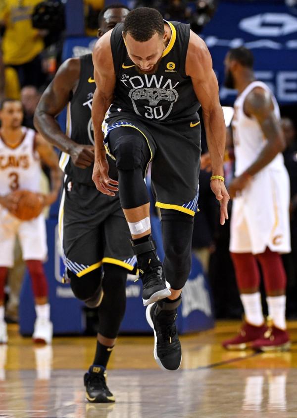 张佳玮｜一切三分球纪录都是库里的，我们习惯了