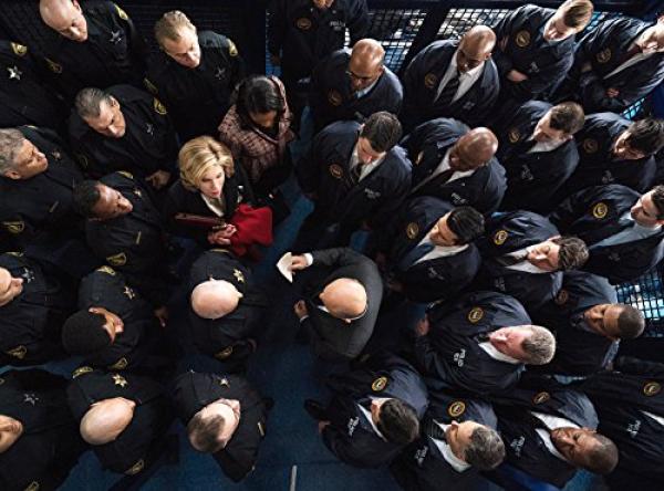 《傲骨之战》：乱世生存指南