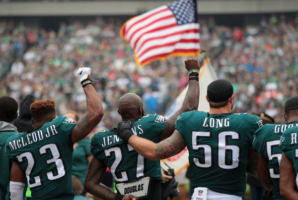 特朗普取消“超级碗”冠军白宫行，詹姆斯和库里都怒了