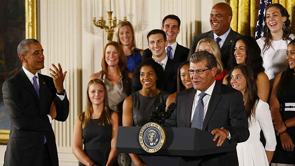 特朗普取消“超级碗”冠军白宫行，詹姆斯和库里都怒了