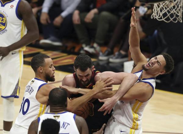 总决赛再无悬念！勇士3比0骑士，杜兰特43分杀死比赛