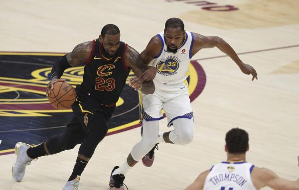 总决赛再无悬念！勇士3比0骑士，杜兰特43分杀死比赛