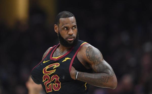 总决赛再无悬念！勇士3比0骑士，杜兰特43分杀死比赛