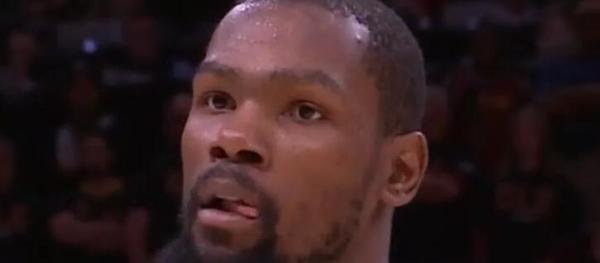 张佳玮｜杜兰特投进绝杀三分时，他为什么不笑？