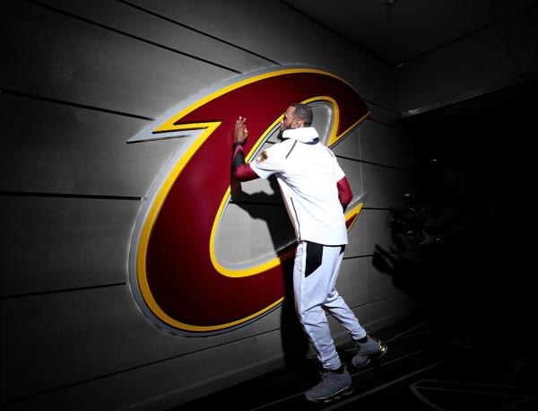 张佳玮｜杜兰特投进绝杀三分时，他为什么不笑？