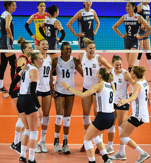 中国女排遭美国连扳10分逆转，郎平：我也不知道发生了什么