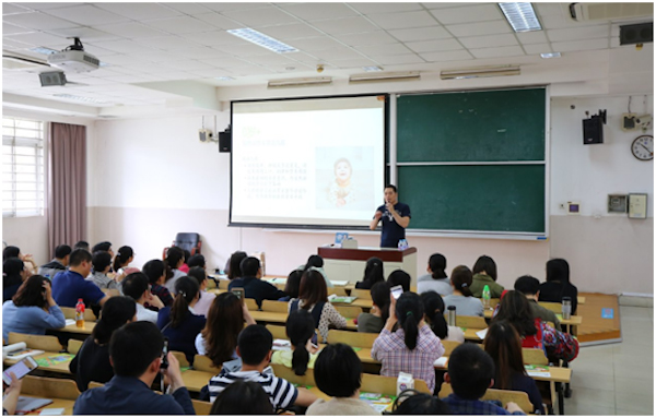 如何让孩子像学习母语一样学英语，这位奶爸这么说