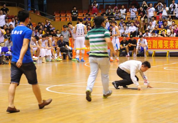 中国篮协严打虚假宣传，“艾弗森拒绝出场”闹剧不能重演