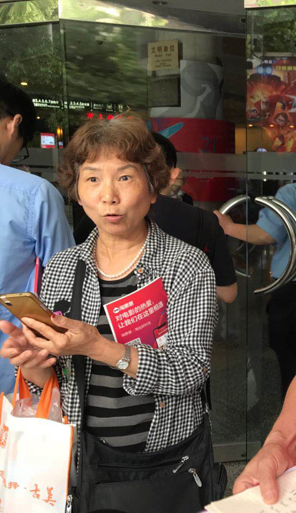 上海电影节｜开票5分钟售出15万张票，影迷去影城打卡留念