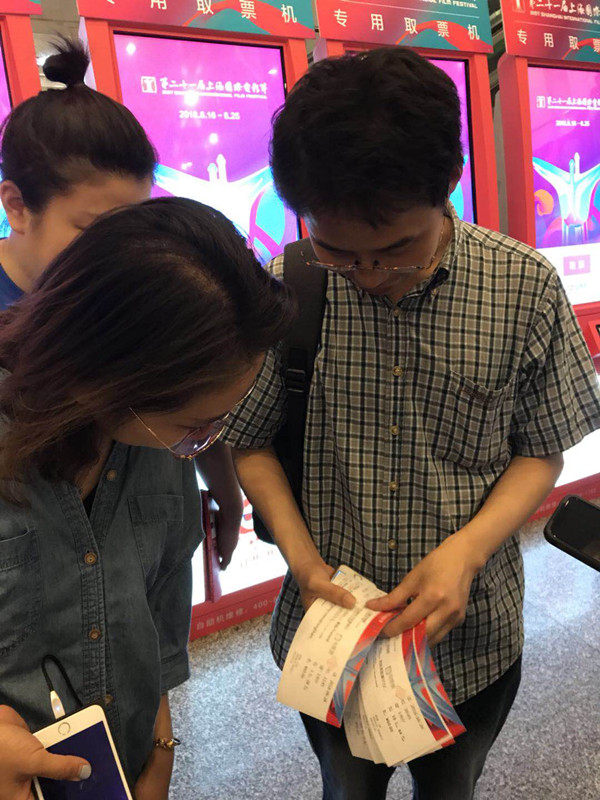 上海电影节｜开票5分钟售出15万张票，影迷去影城打卡留念
