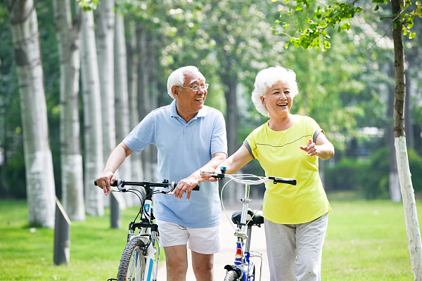 问答｜倒走、站着穿裤、仰卧起坐，50岁后8个动作不能做？