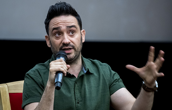 专访｜《侏罗纪世界2》导演：斯皮尔伯格的认可是最大支持