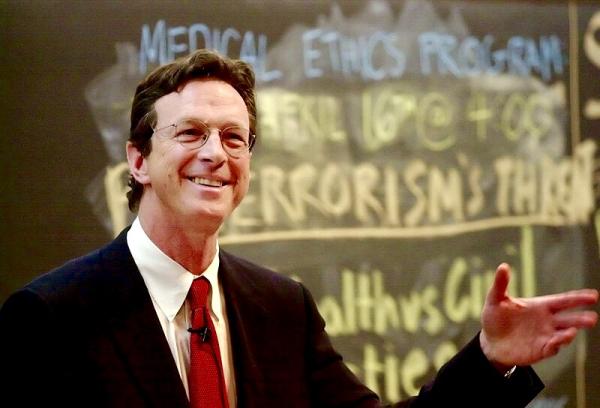 《侏罗纪世界2》：人类是否有能力收拾自己制造出来的烂摊子