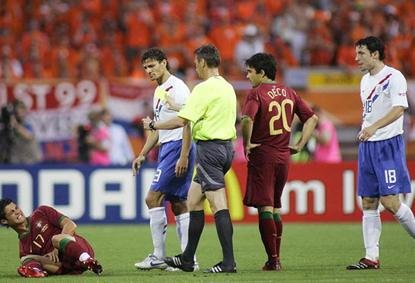 C罗的世界杯故事：从单车少年到霸道总裁，要流下多少眼泪