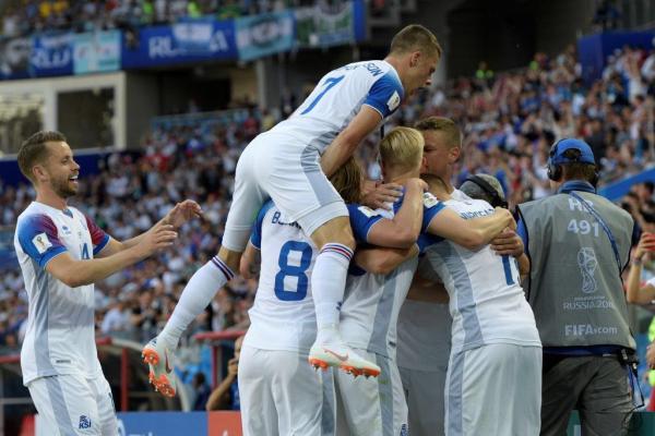 梅西遗憾错失点球！阿根廷1比1冰岛，导演门将神发挥