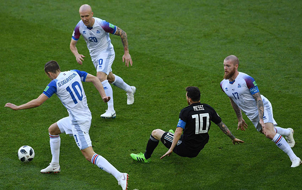 看着梅西孤单的背影，我想起了《灌篮高手》里的赤木