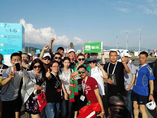 为了弄到世界杯球票，中国球迷在俄罗斯各显神通