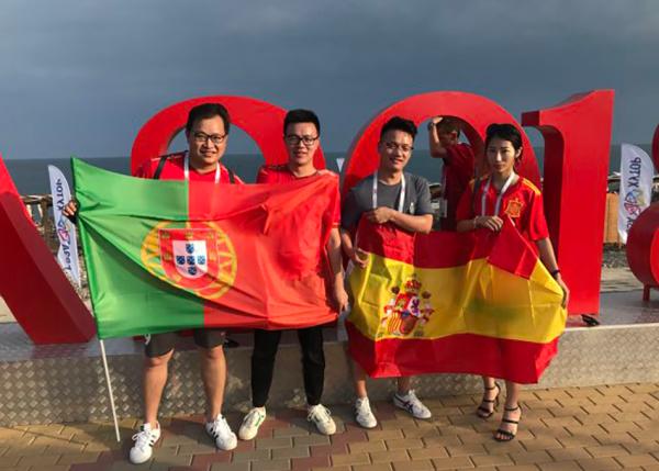 为了弄到世界杯球票，中国球迷在俄罗斯各显神通