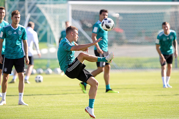 前哨｜复出的诺伊尔和“漏点”的后防，德国球迷该担心谁？